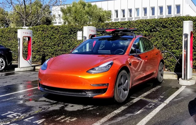 Được giới thiệu là chiếc Tesla dễ mua nhất, Model 3 nhận nhiều sự quan tâm từ cộng đồng mộ xe.