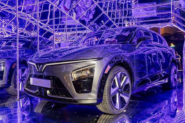 Mẫu SUV hạng C của VinFast chính thức ra mắt giới mộ điệu trong nước lần đầu tiên tại triển lãm “VinFast - Vì tương lai xanh”