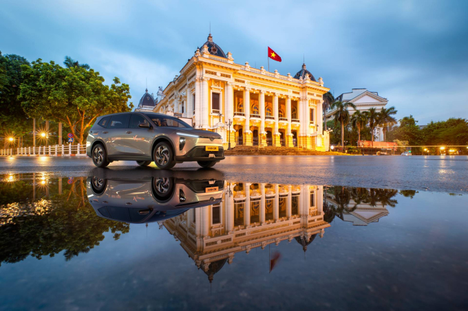 Xanh SM Limo sử dụng dòng xe MPV 7 chỗ VinFast Limo Green, sơn màu ghi xám hoặc đen theo định vị cao cấp